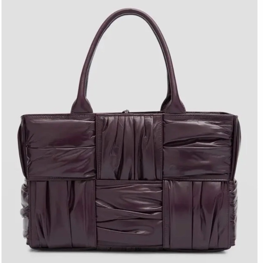 $4600 RETAIL‼️ Bottega Barolo Foulard leather Arco tote